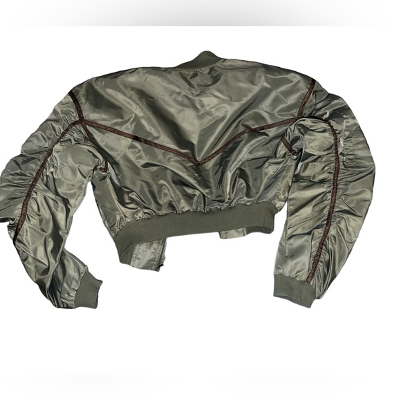 Forever 21 olive green cropped bomber jacket NWOT! - Picture 7 of 11
